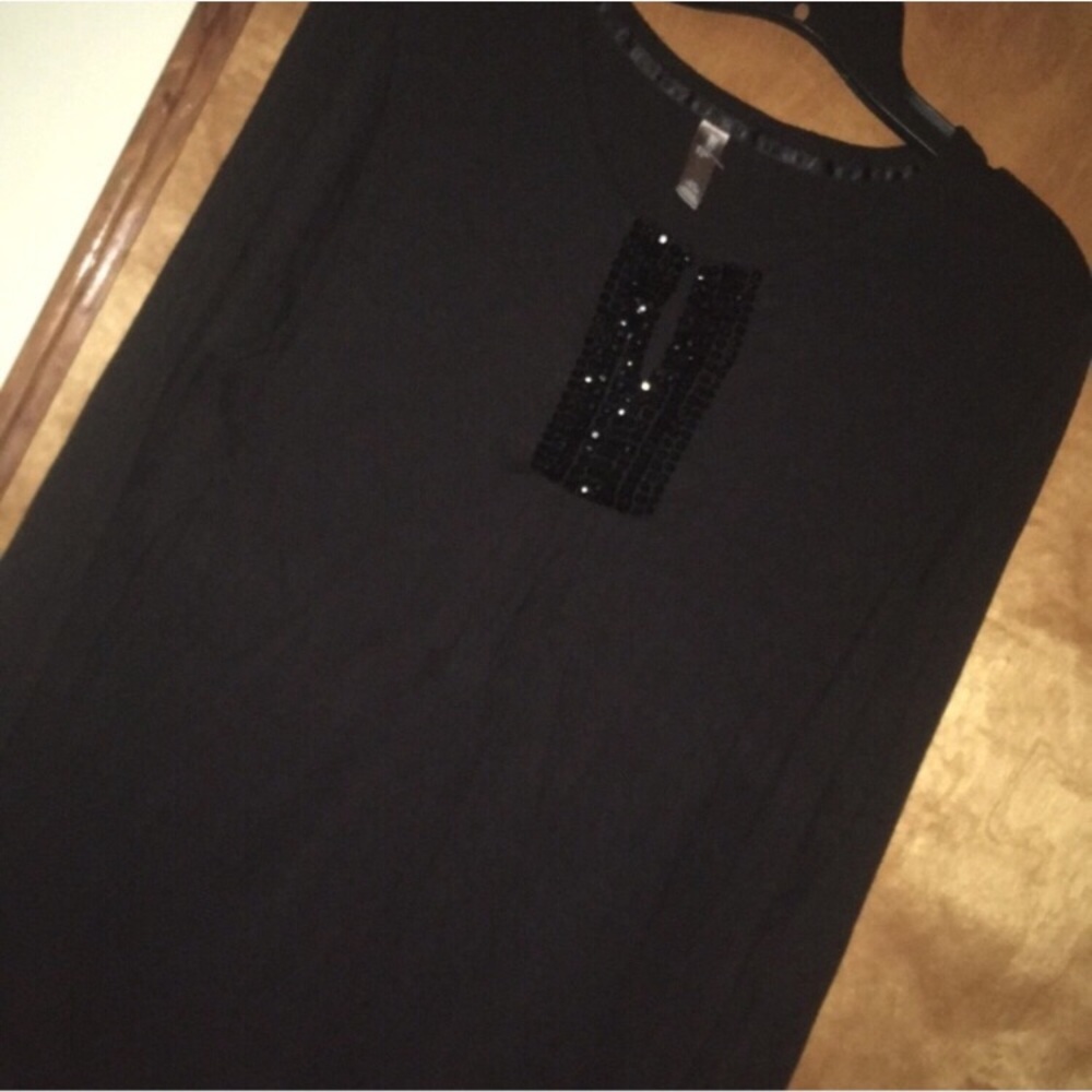 Sz. Large Beaded Neck Quarter Sleeve Length Top